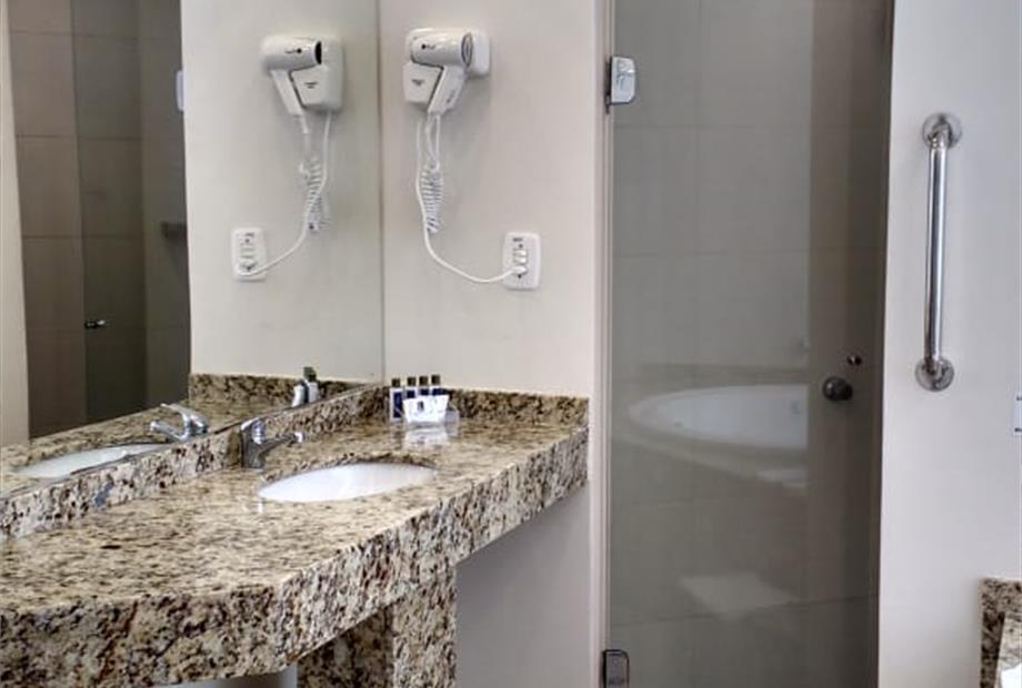 banheiro suite 301.jpg