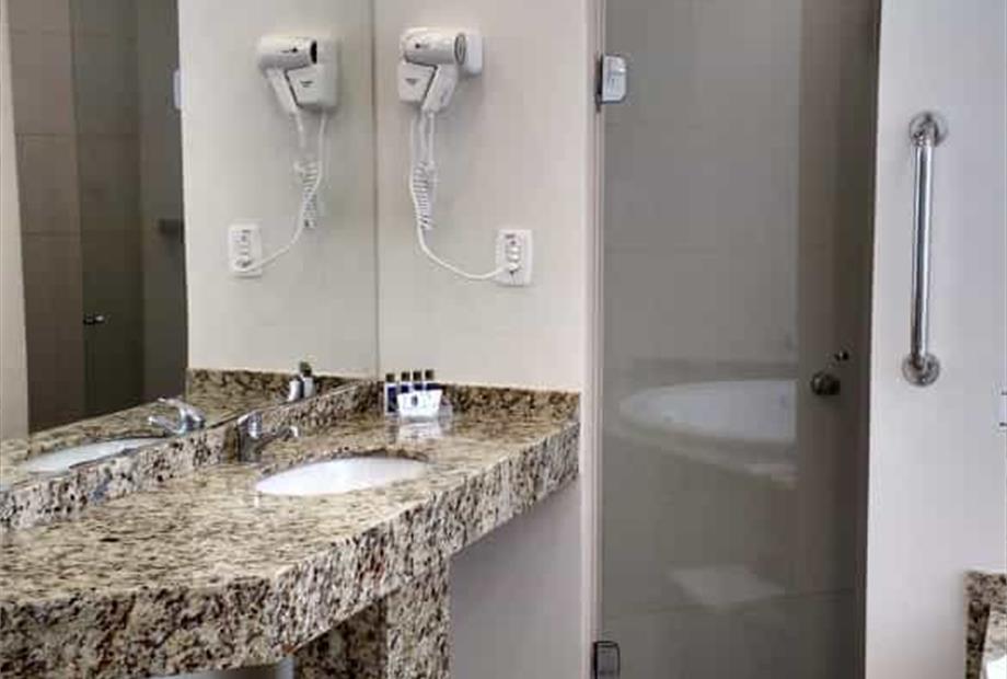 banheiro suite 301.jpg