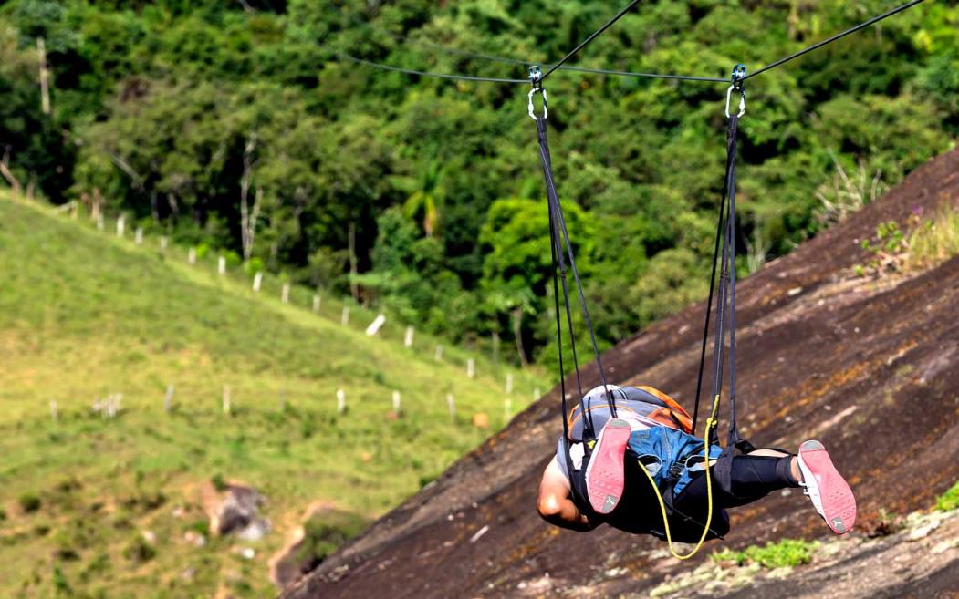 tirolesa voadora -parque dos sonhos.jpg