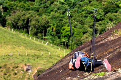 tirolesa voadora -parque dos sonhos.jpg