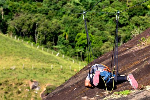 tirolesa voadora -parque dos sonhos.jpg