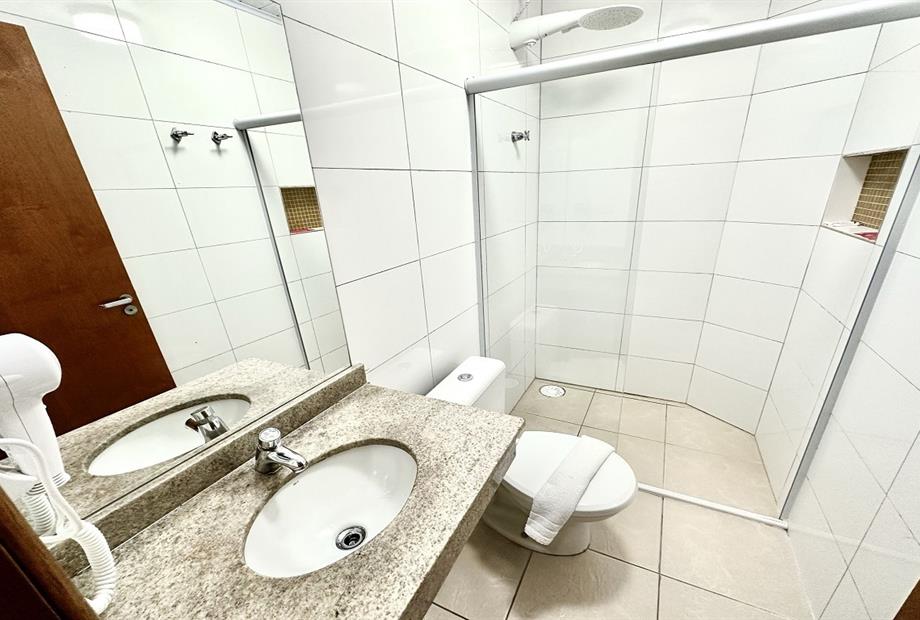 apto 42 banheiro.jpg