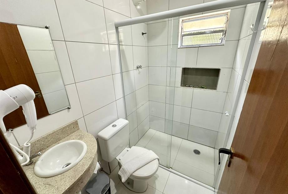 apto 12 banheiro.jpeg