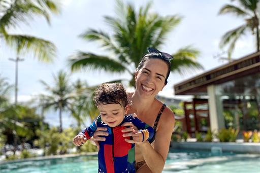 criança piscina menor.jpeg