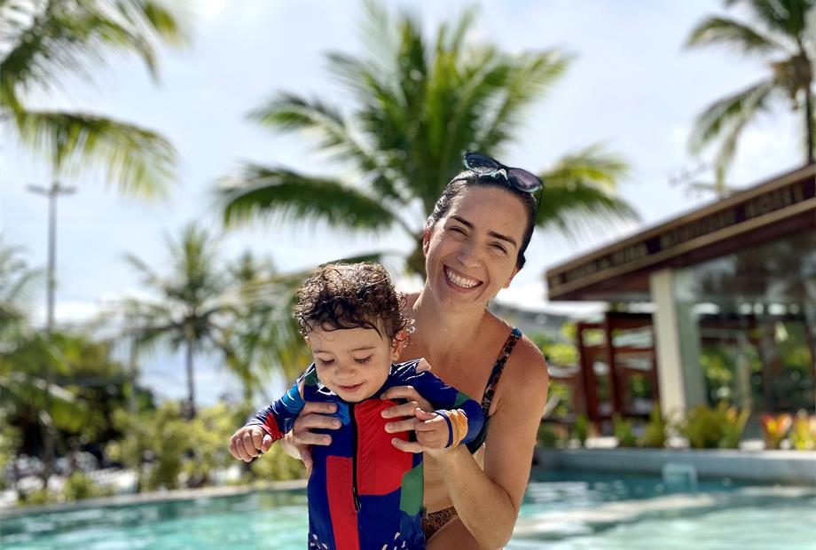 criança piscina menor.jpeg