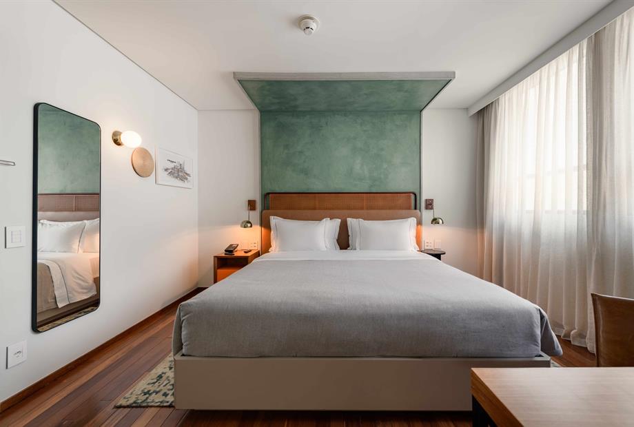 1 king bed standard_6011-hdr.jpg