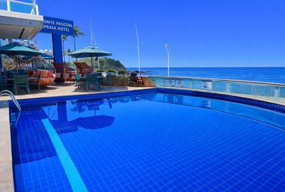 piscina principal omnibees.jpg