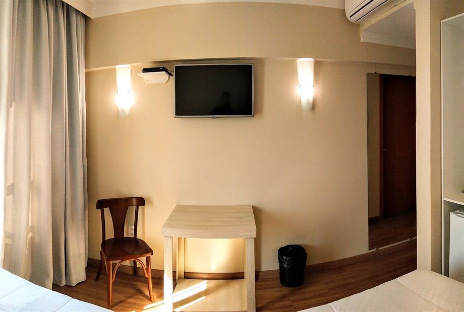 luxo solteiro (quarto).jpg