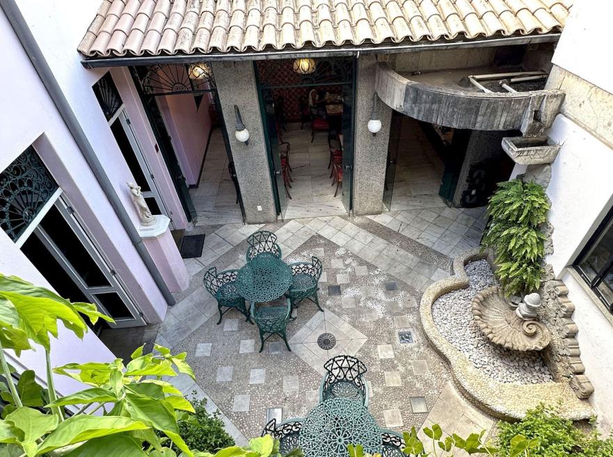 patio 2.jpg