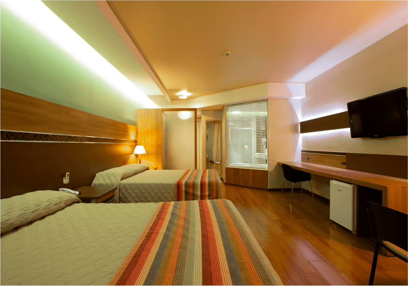 foto - omnibees - suite master - piscina 2.png
