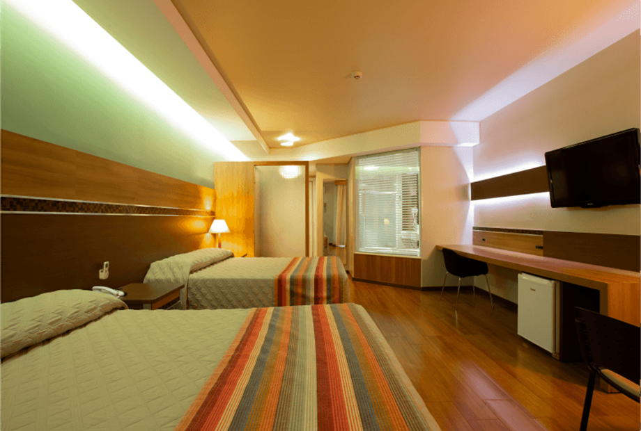 foto - omnibees - suite master - piscina 2.png