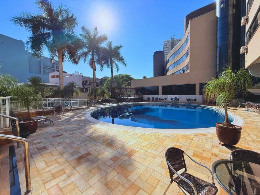 piscina e mesas.jpg