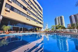 piscina e predio.jpg