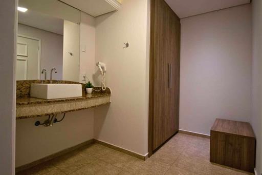 closet e pia suite master.jpg