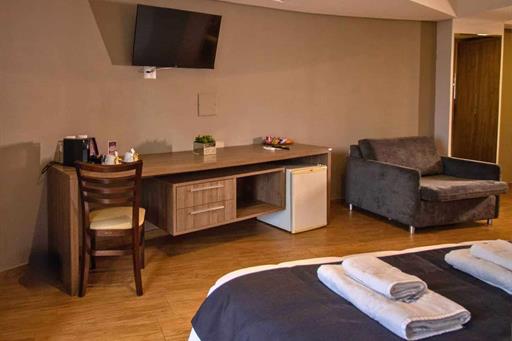 suite executiva tv e cama.jpg