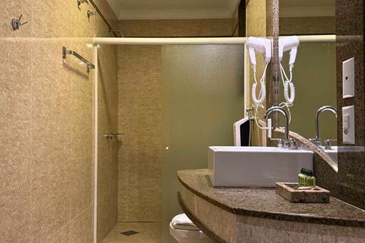 banheiro suite executiva pia.jpg