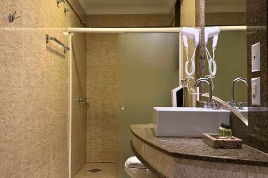 banheiro suite executiva pia.jpg