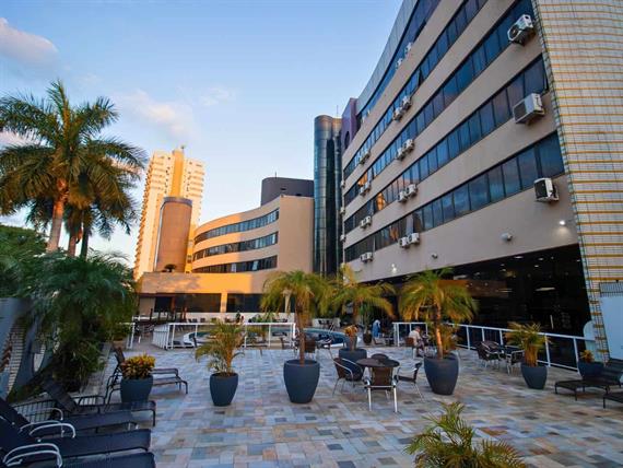 piscina no por do sol.jpg