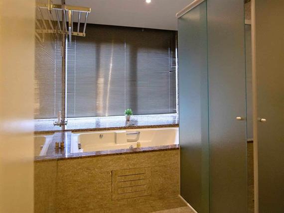 banheira e box suíte master.jpg