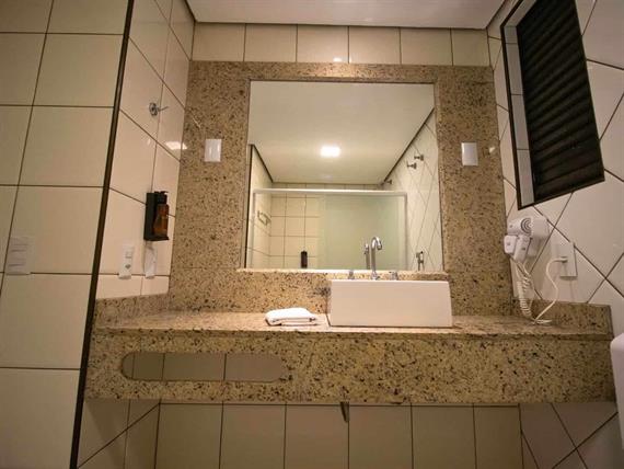 banheiro quarto master gb.jpg