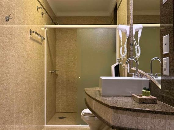 banheiro suite executiva pia.jpg