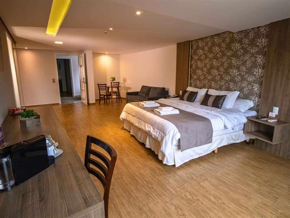 suíte master e sofá.jpg