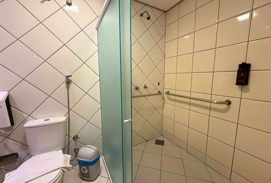 banheiro master 2.jpg