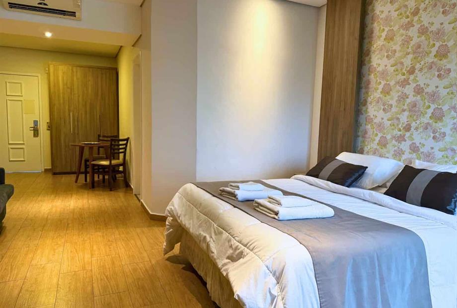 suite executiva ante sala.jpg