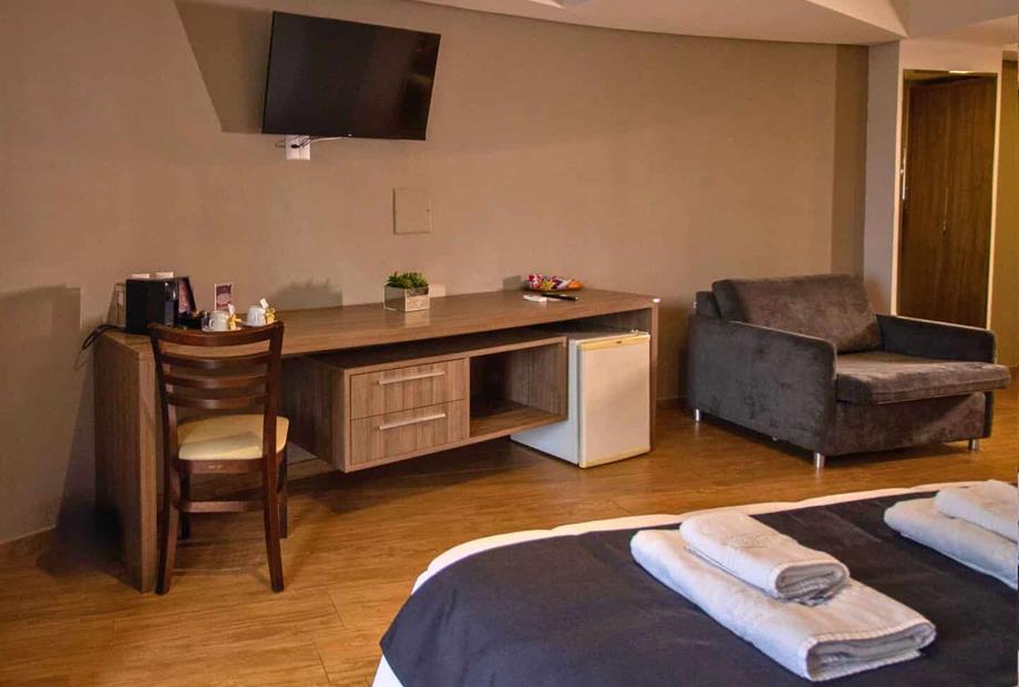 suite executiva tv e cama.jpg