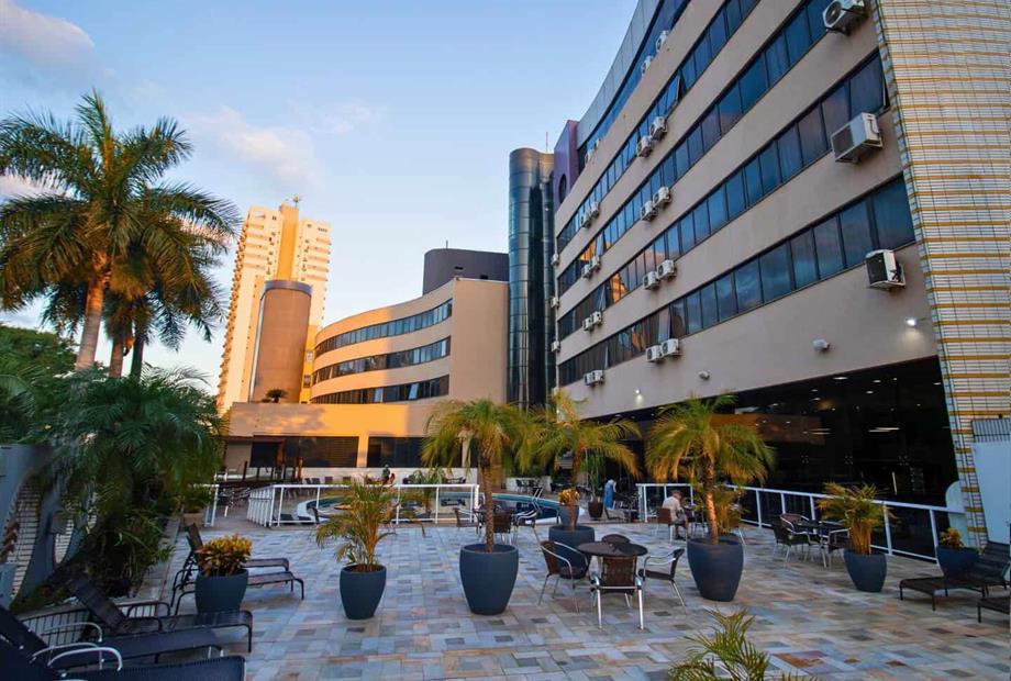 piscina no por do sol.jpg