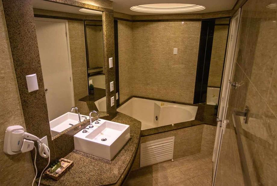 suíte executiva, banheiro e hidro.jpg