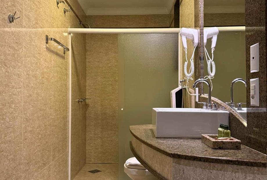 banheiro suite executiva pia.jpg