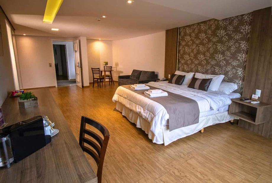 suíte master e sofá.jpg