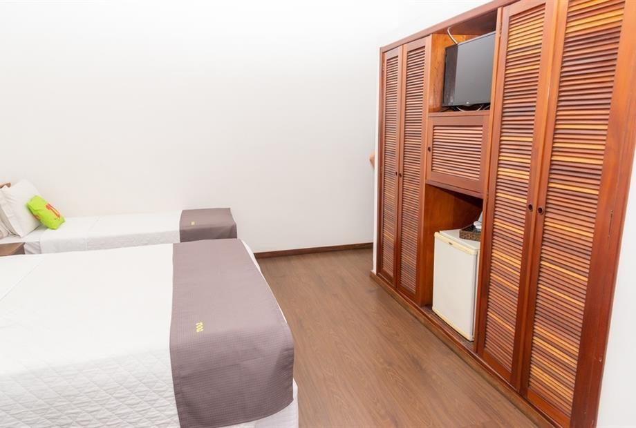 quarto de luxe com 1 camas casal e 1 solt.jpg