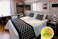 Quarto Luxo com cama Queen-Size