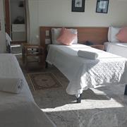 Cama casal Queen + 2 solteiro 1,98