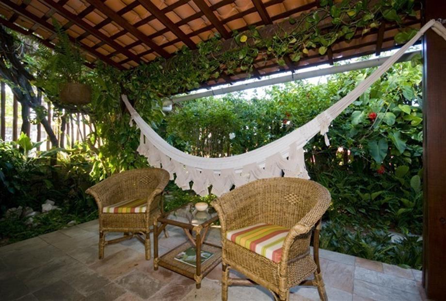 VARANDA DA FRENTE DA POUSADA