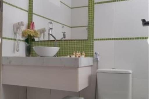 quarto família banheiro.jpg