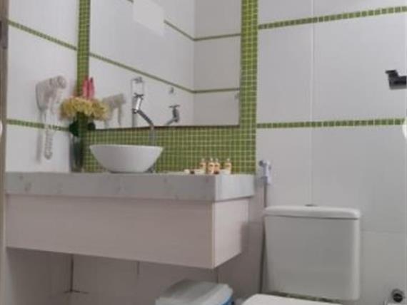 quarto família banheiro.jpg