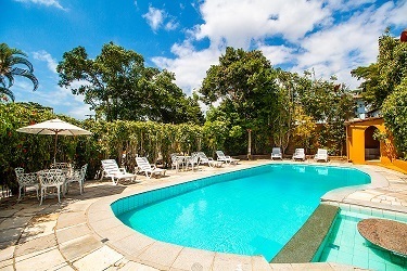 piscina paint.jpg