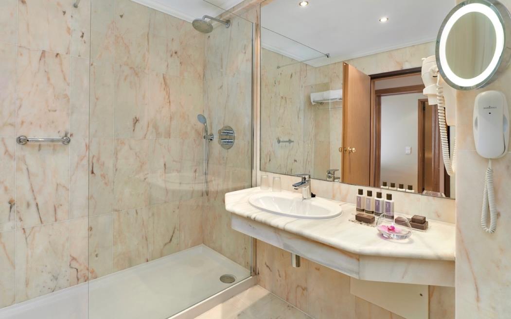 Ria Park Hotel & Spa_Suite.033.jpg