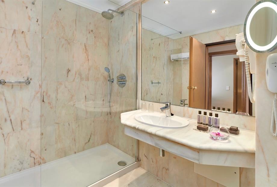 RPH_Room with Side Sea and Pool View.023.jpg