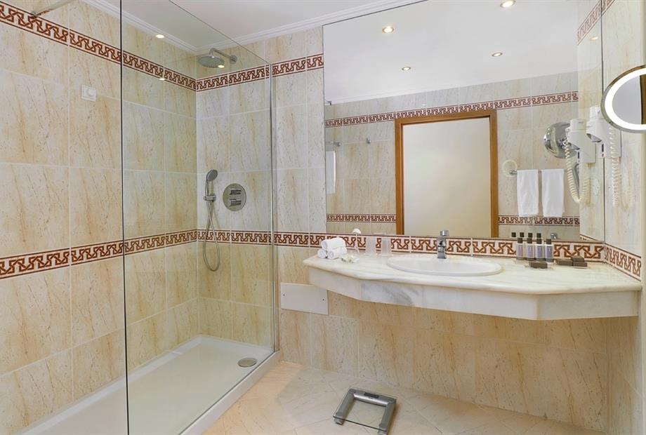 RPH_Room with Side Sea and Pool View.025.jpg