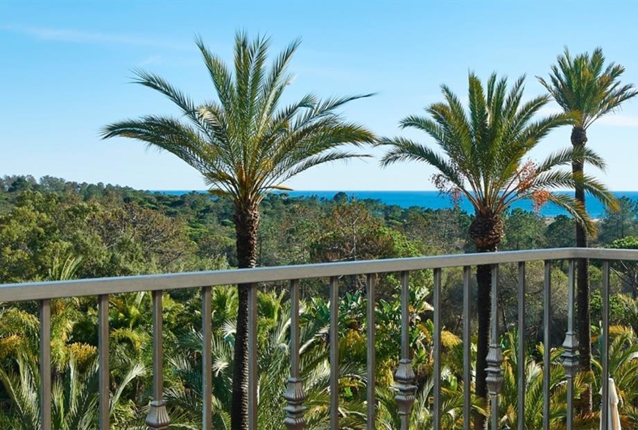 RPH_Room with Side Sea View.022.jpg