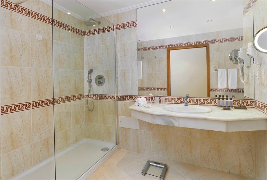 RPH_Family Room with Side Sea View .022.jpg