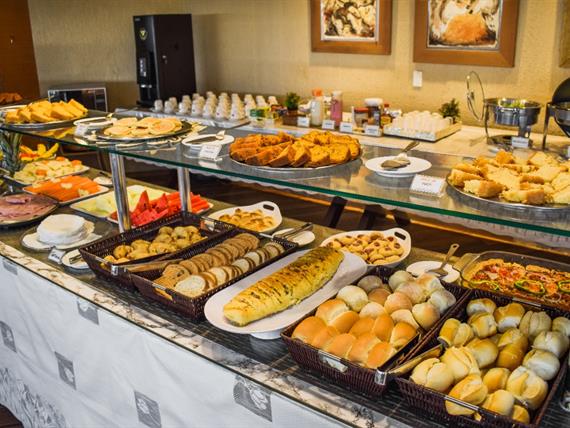 buffet cafe da manha.jpg