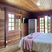 Chalé do lago com dois quartos, 2 banheiros