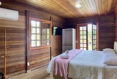 Chalé do lago com dois quartos, 2 banheiros