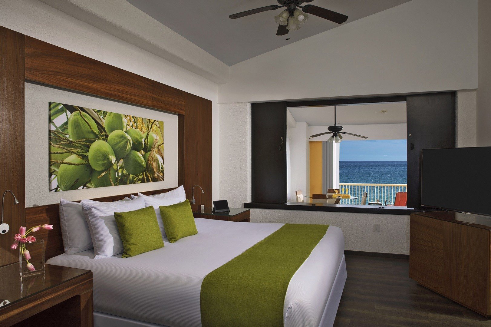 Junior Suite Ocean Front King - kgnv_ocean front.jpg