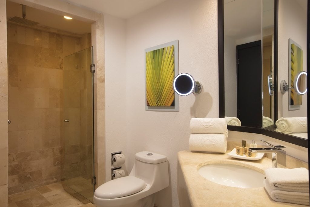 Family Kyds - kgnv-deluxe bathroom.jpg